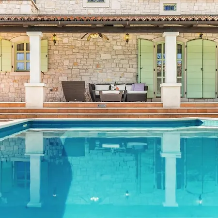 Romana - Luxury With Swimming Pool Villa Višnjan