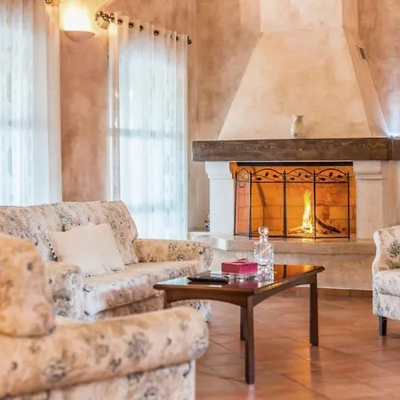 Romana - Luxury With Swimming Pool